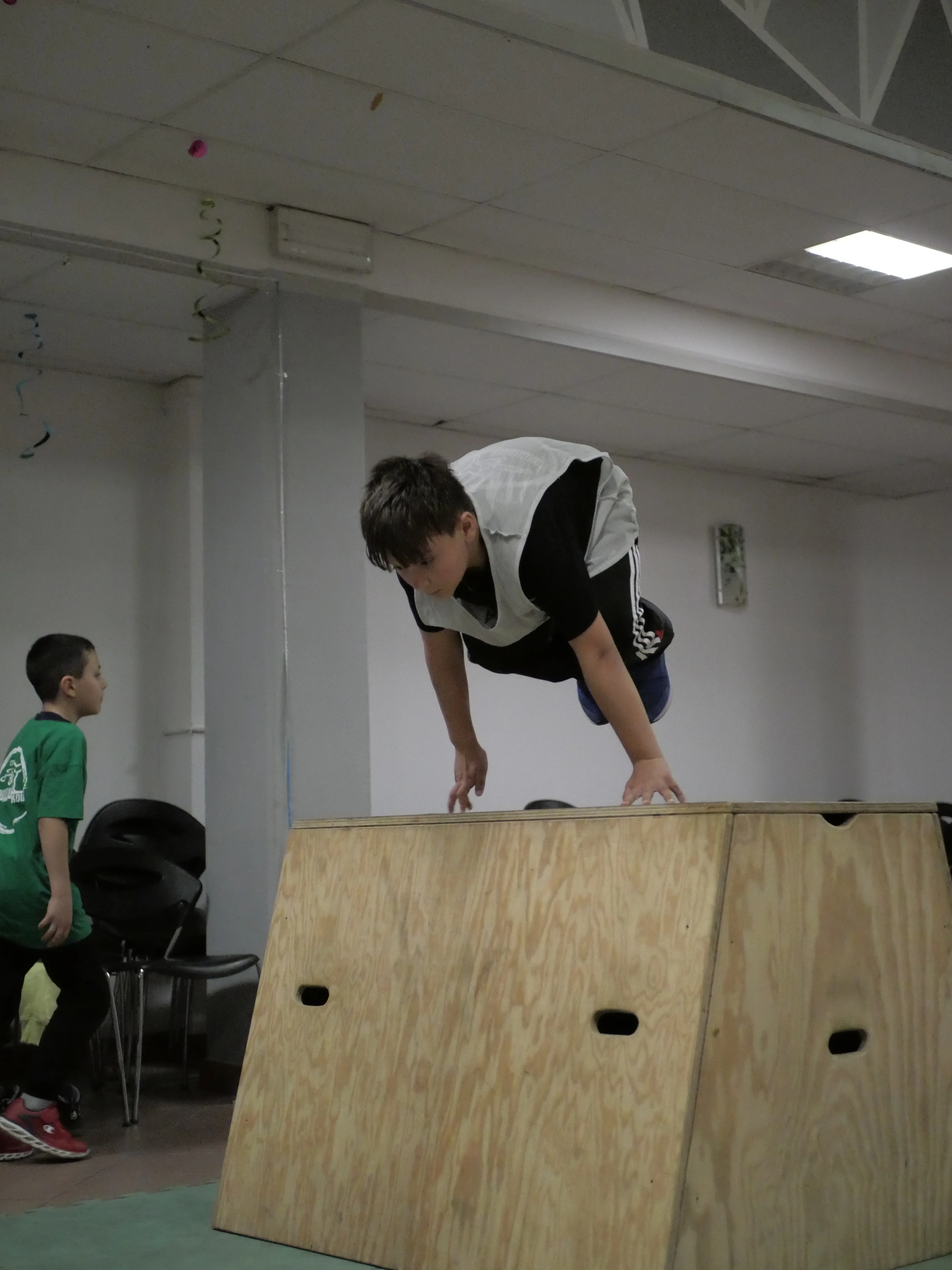 allenamento in palestra bambino corso elementari